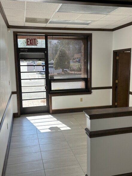 222 Westinghouse Blvd, Charlotte, NC à louer - Photo de l’immeuble – Image 2 sur 10