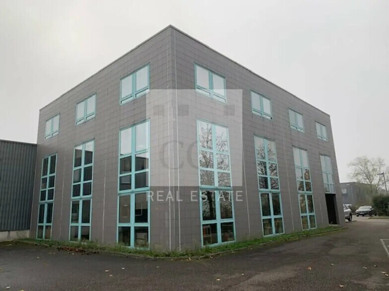 25 Rue Du 35eme Regiment D'Aviation, Bron à vendre - Photo de l’immeuble – Image 1 sur 8