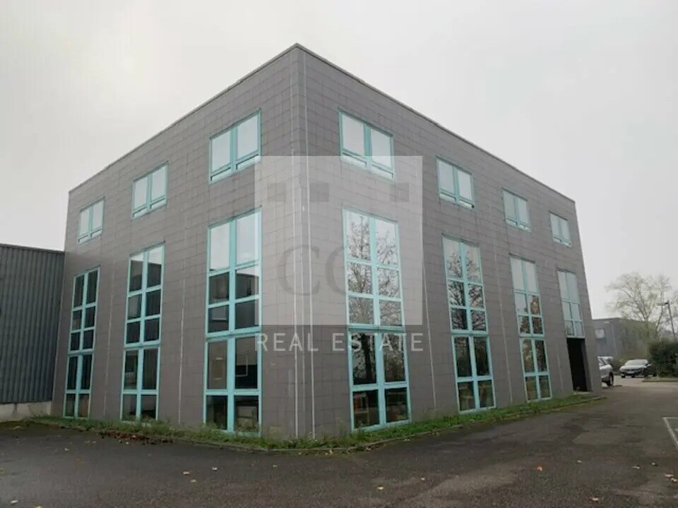 25 Rue Du 35eme Regiment D'Aviation, Bron à vendre Photo de l’immeuble– Image 1 sur 9