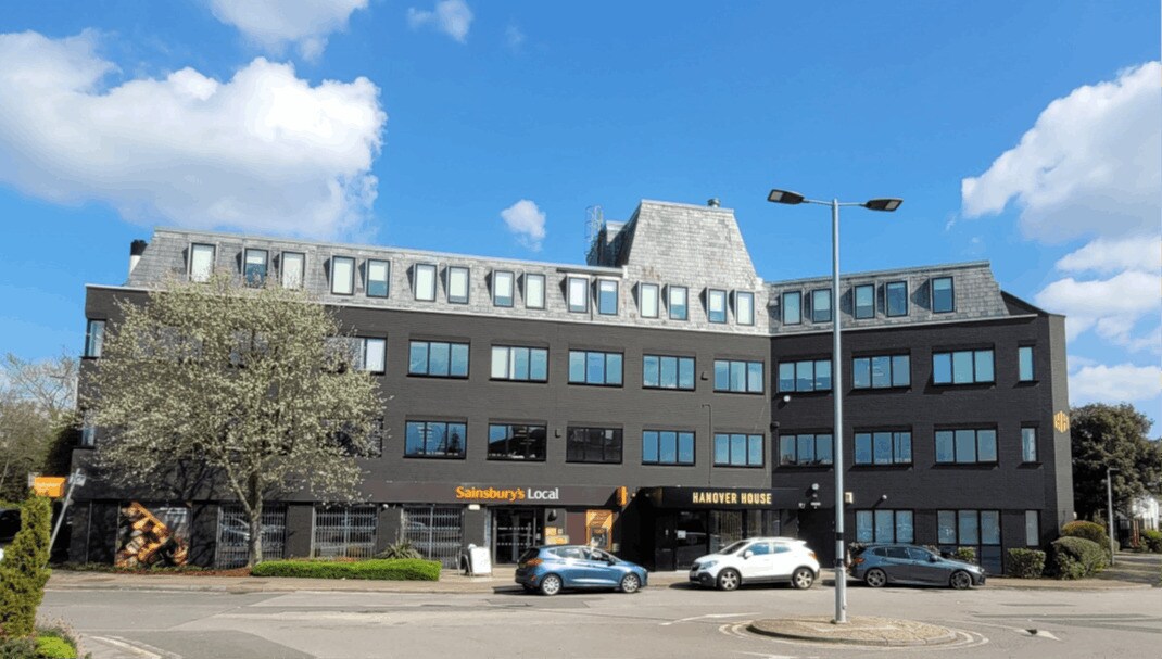 76 Coombe Rd, Kingston Upon Thames à louer Photo de l’immeuble– Image 1 sur 9