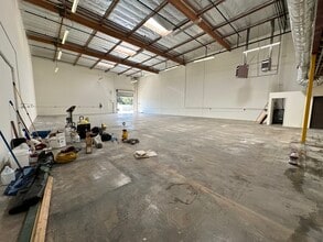 24922 Anza Dr, Valencia, CA à louer Photo intérieure– Image 2 sur 17