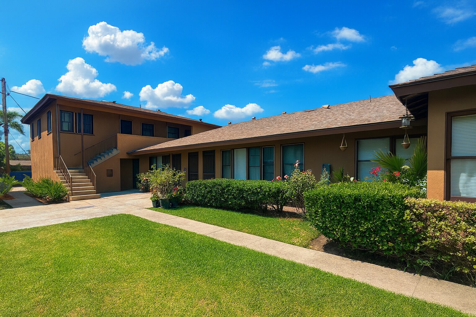 1136 W Broadway, Anaheim, CA à vendre Photo de l’immeuble– Image 1 sur 10