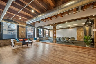 212 W Superior St, Chicago, IL à louer Photo intérieure– Image 2 sur 9