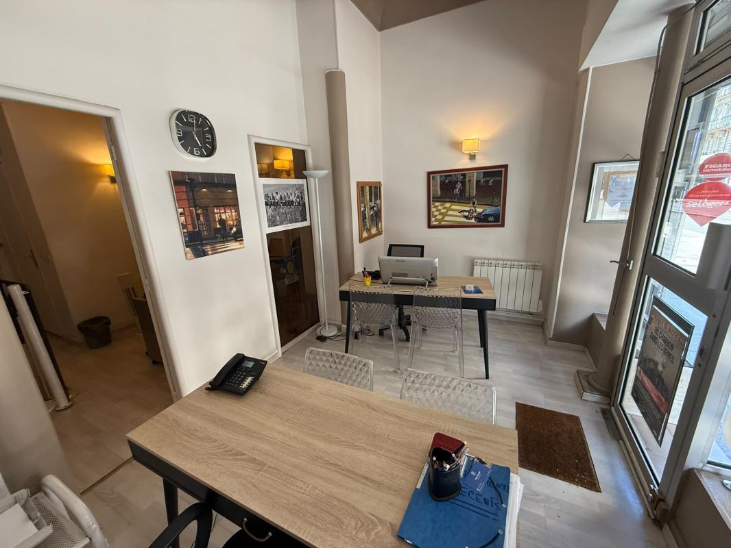 75 Rue La Fayette, Paris à louer Photo de l’immeuble– Image 1 sur 10