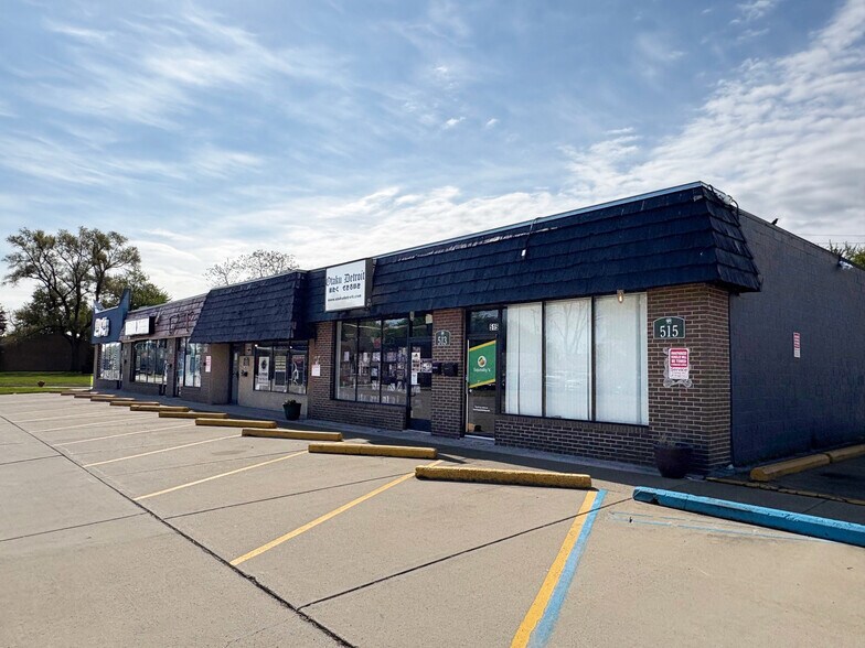 505-515 W 11 Mile Rd, Madison Heights, MI à louer - Photo de l’immeuble – Image 2 sur 4