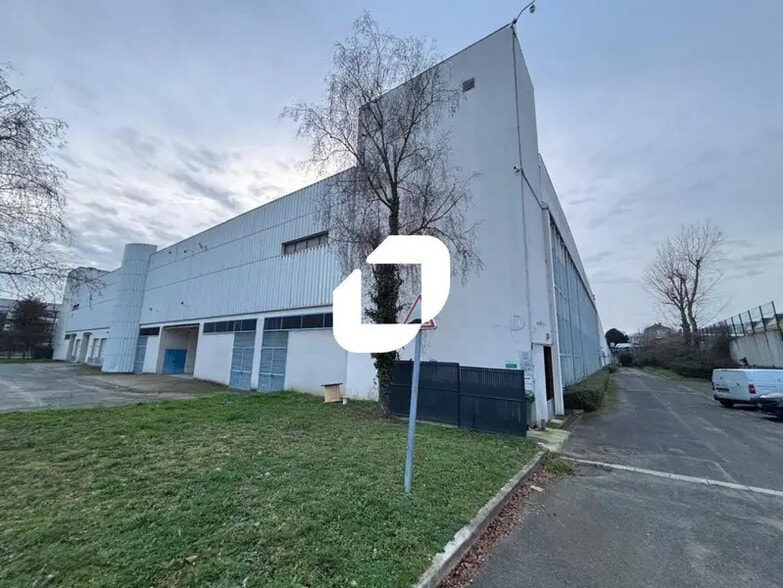 Bureau dans Vitry-sur-Seine à vendre - Photo de l’immeuble – Image 2 sur 8