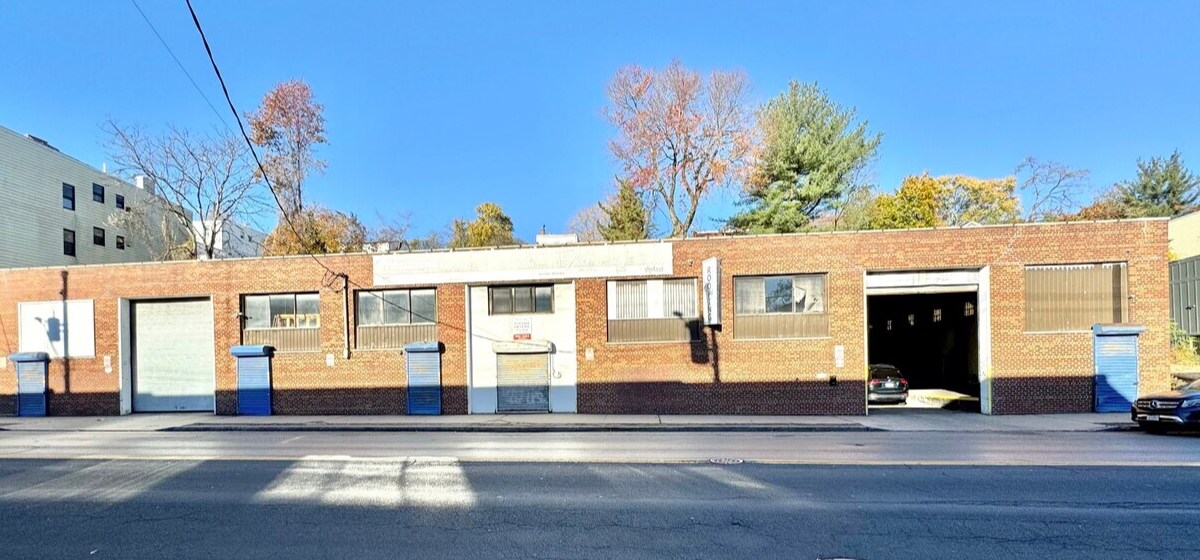 677 Nepperhan Ave, Yonkers, NY à louer Photo de l’immeuble– Image 1 sur 7