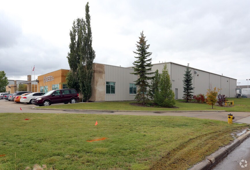 7710-7730 34th St, Edmonton, AB à louer - Photo de l’immeuble – Image 2 sur 13
