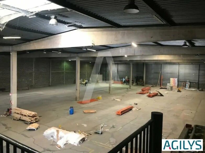 Industriel/Logistique dans Morangis à louer - Photo de la construction – Image 1 sur 5