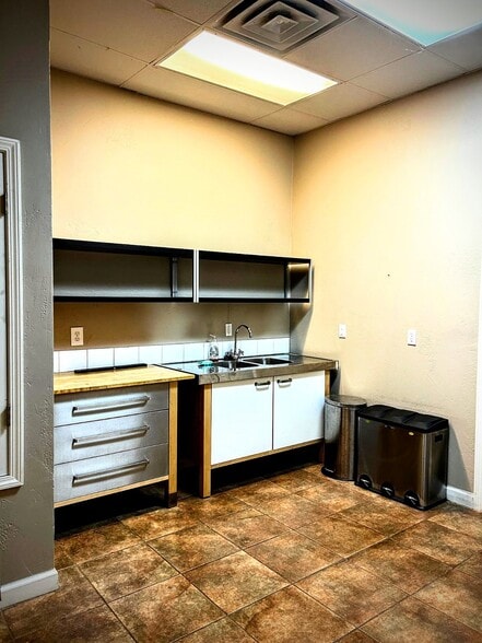 1614 N Us-281 Hwy, Marble Falls, TX à louer - Photo de l’immeuble – Image 2 sur 4