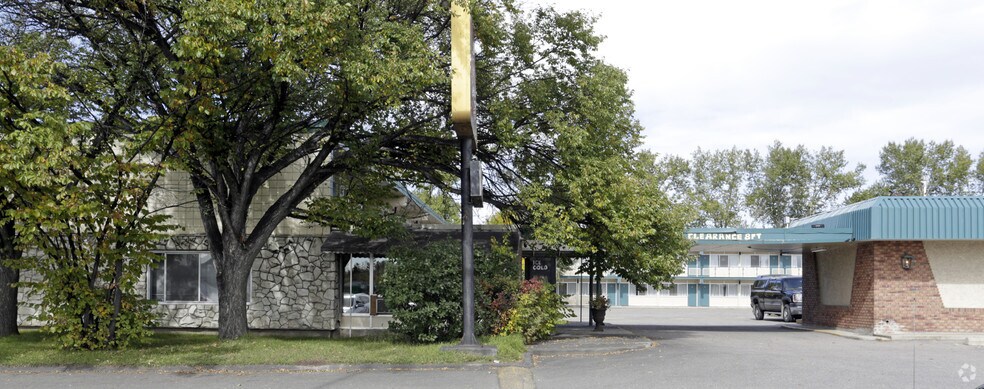 802 16th Ave NE, Calgary, AB à vendre - Photo de l’immeuble – Image 2 sur 2