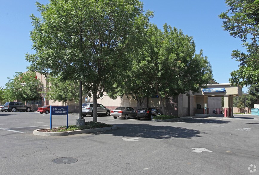 1300 W F St, Oakdale, CA à louer - Photo de l’immeuble – Image 3 sur 3