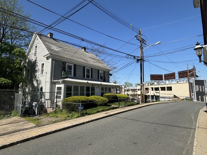 15 Clinton Pl, Morristown, NJ à vendre - Photo de l’immeuble – Image 2 sur 3