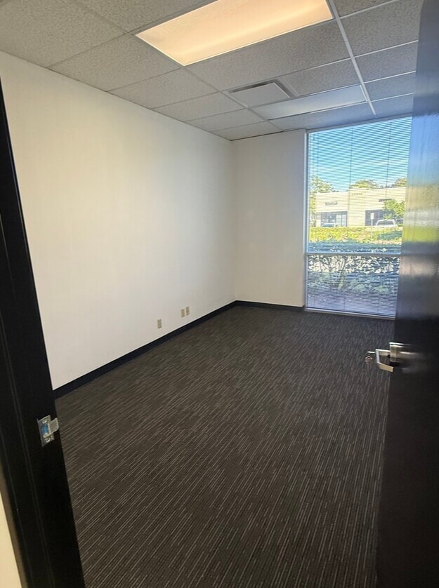 23351-23361 Madero, Mission Viejo, CA à louer Photo intérieure– Image 1 sur 1