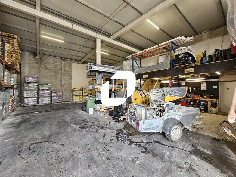 Local d’activités dans Compans à louer - Photo de l’immeuble – Image 2 sur 4