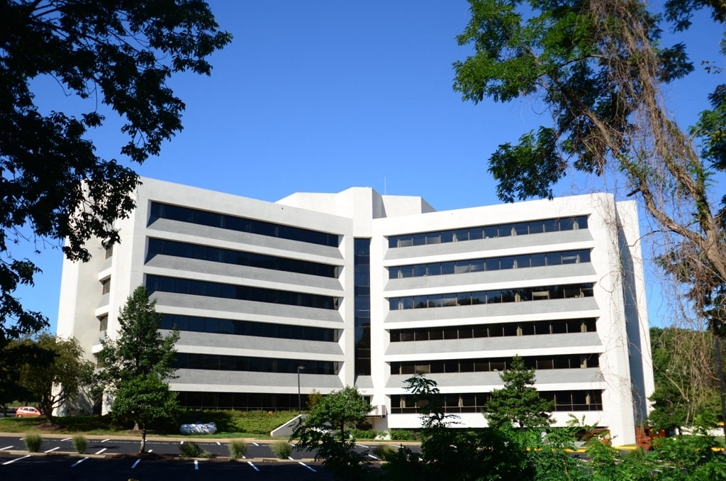 7927 Jones Branch Dr, McLean, VA à louer Photo de l’immeuble– Image 1 sur 1