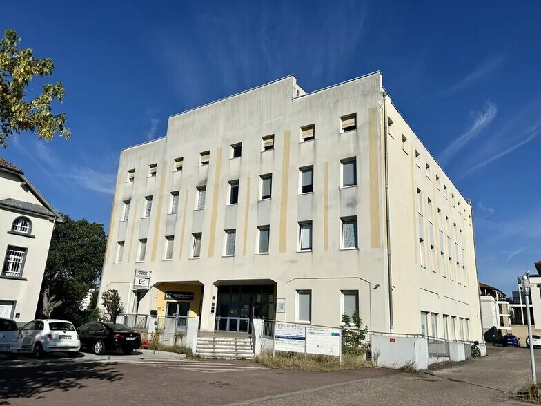 Bureau dans Moulins-lès-Metz à vendre - Photo de l’immeuble – Image 1 sur 12