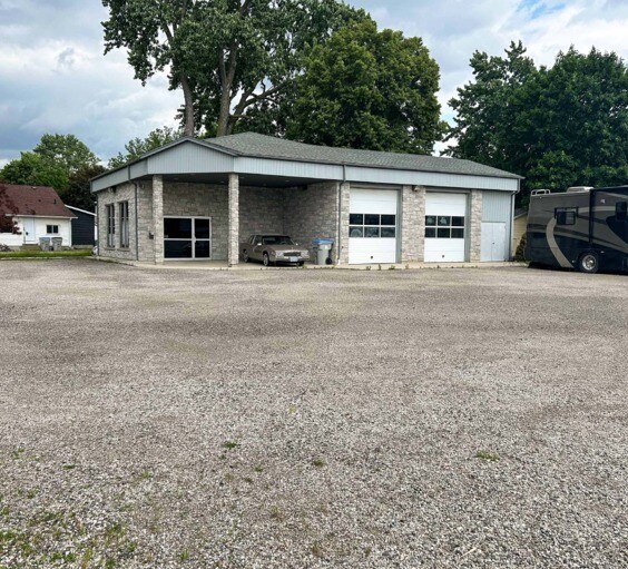 8 Metcalfe St E, Strathroy, ON à vendre - Photo de l’immeuble – Image 2 sur 5
