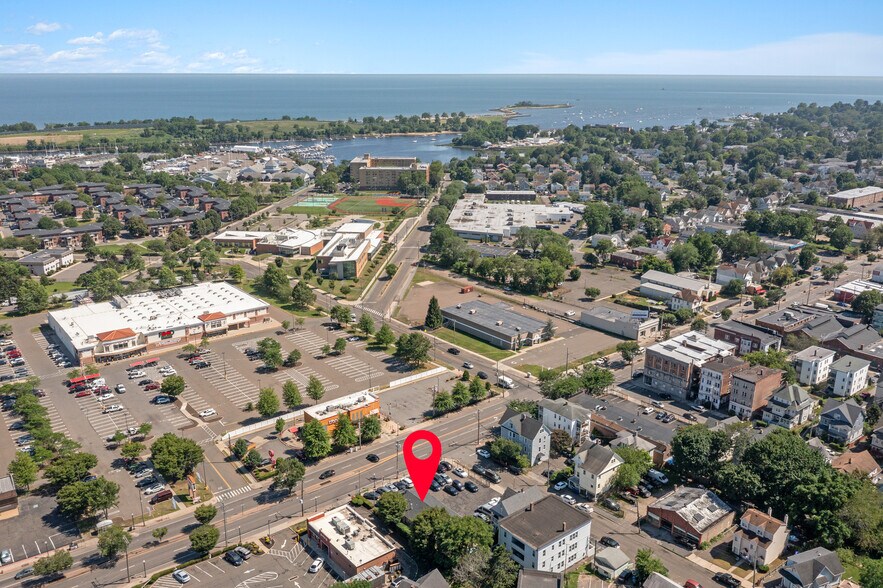 2178 Fairfield Ave, Bridgeport, CT à vendre - Photo de l’immeuble – Image 3 sur 12