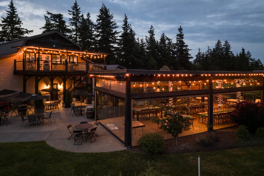 2400 Anderton Rd, Comox, BC à vendre - Photo de l’immeuble – Image 3 sur 50