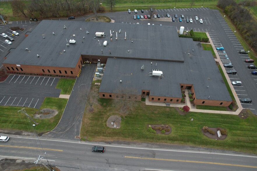 103 Commerce Blvd, Liverpool, NY à louer - Photo de l’immeuble – Image 3 sur 7