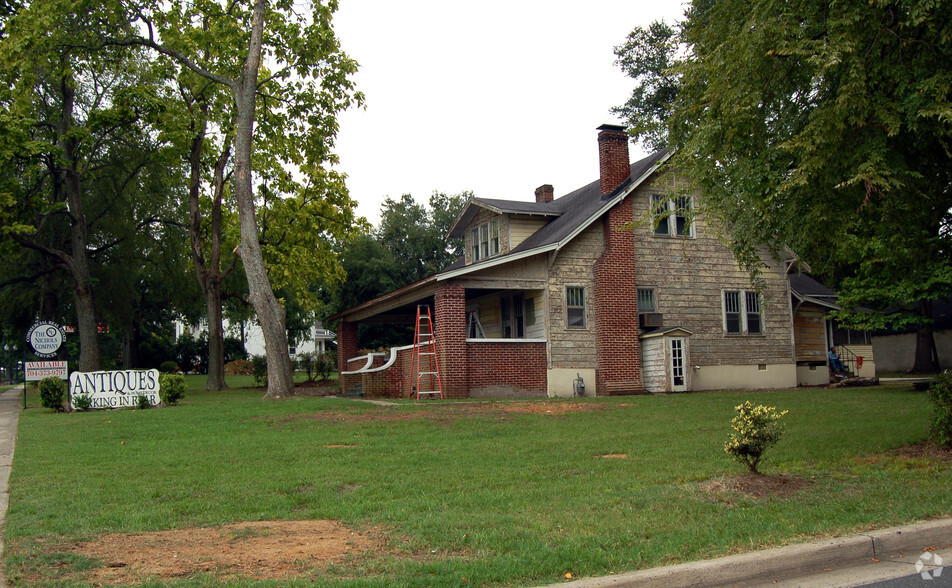 237 Main St, Pineville, NC à louer - Photo de l’immeuble – Image 3 sur 14