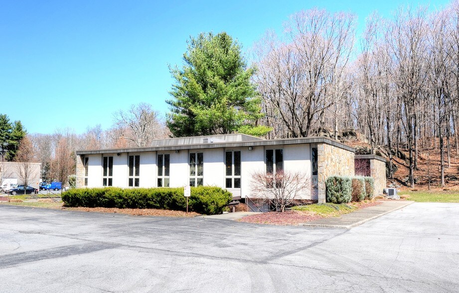 10 Boice Rd, Hyde Park, NY à vendre - Photo de l’immeuble – Image 1 sur 26