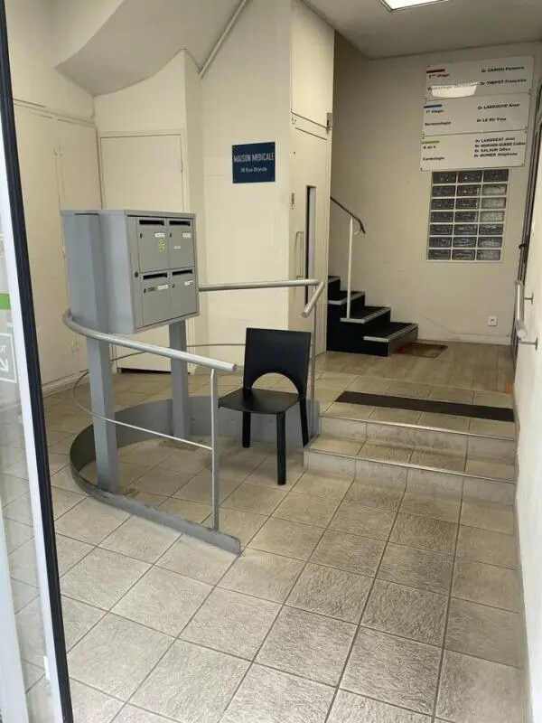 Médical dans Brest à louer Hall d’entrée– Image 1 sur 4