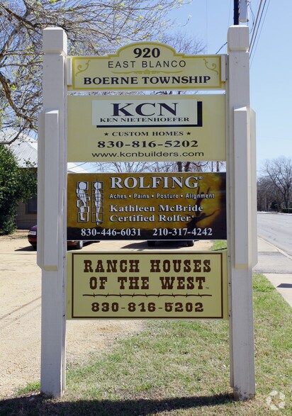 920 E Blanco Rd, Boerne, TX à vendre - Photo de l’immeuble – Image 2 sur 10