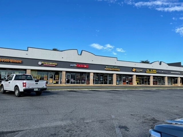 401-501 Plaza Dr, Eustis, FL à louer - Photo de l’immeuble – Image 3 sur 7