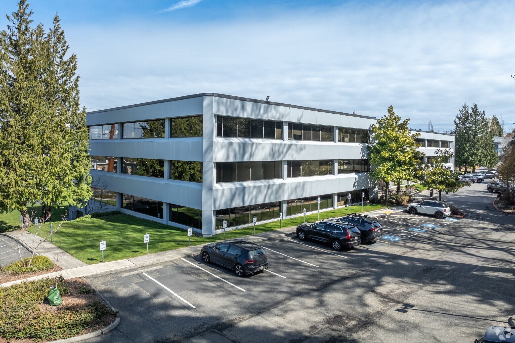 3633 136th Pl SE, Bellevue, WA à louer Photo principale– Image 1 sur 6