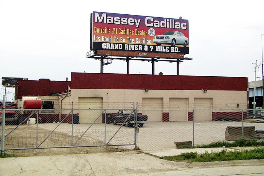 15921 W Eight Mile Rd, Detroit, MI à vendre - Photo de l’immeuble – Image 2 sur 3