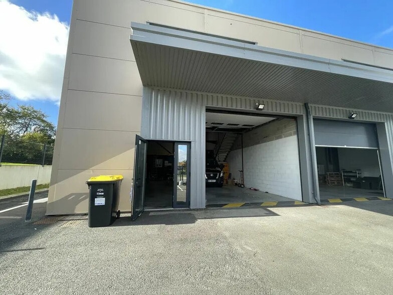 Local d’activités dans Pompignac à louer - Photo de l’immeuble – Image 2 sur 8