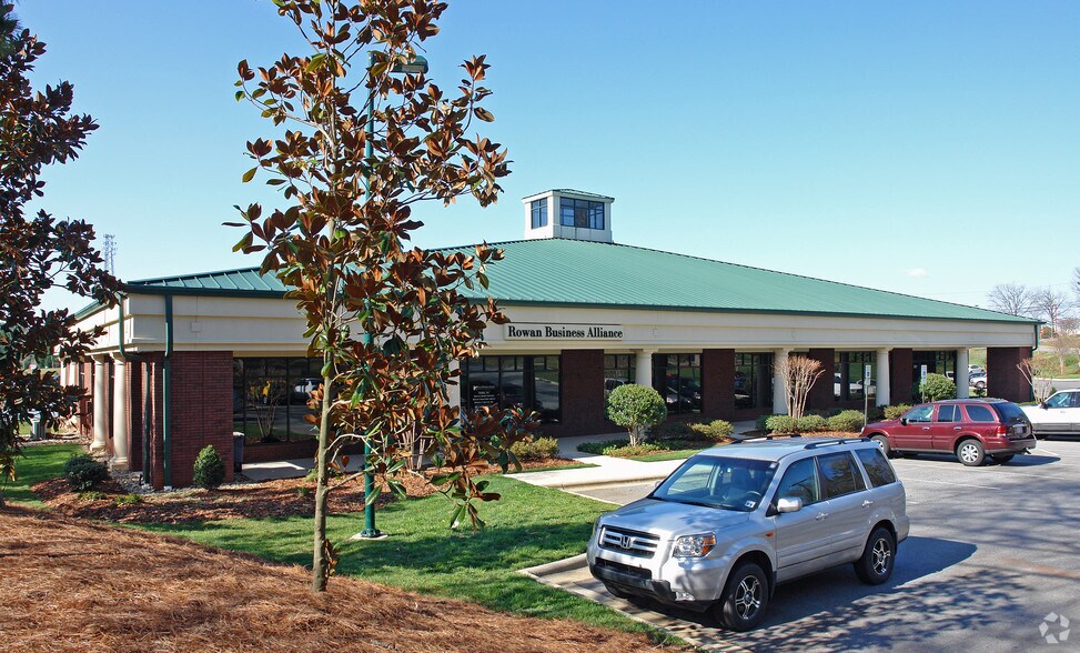 1910 Jake Alexander Blvd W, Salisbury, NC à louer - Photo de l’immeuble – Image 2 sur 2