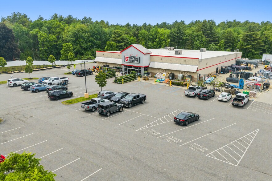 1313 Main St, Millis-Clicquot, MA à vendre - Photo de l’immeuble – Image 2 sur 6