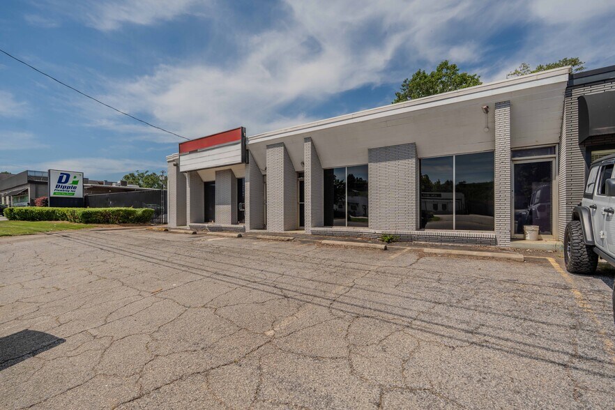 215 N Pleasantburg Dr, Greenville, SC à vendre - Photo de l’immeuble – Image 3 sur 32