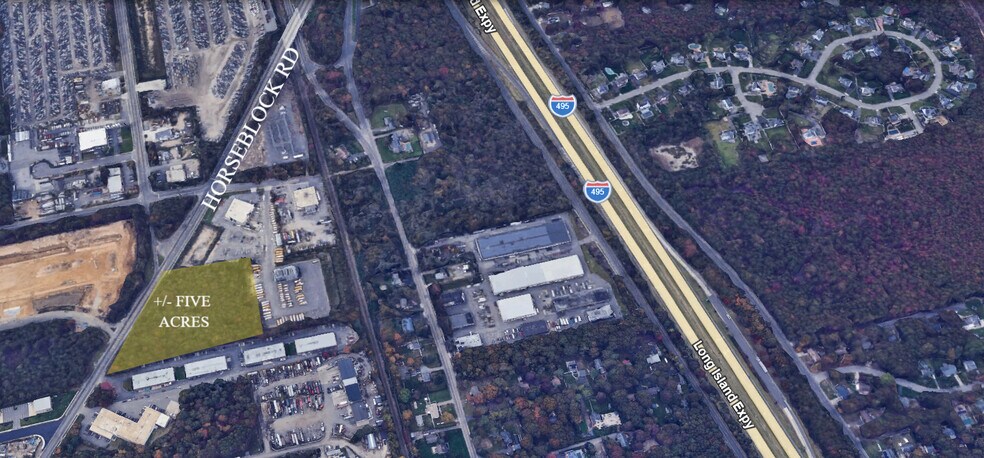 3601-3605 Horseblock Rd, Medford, NY à louer - Photo de l’immeuble – Image 2 sur 4