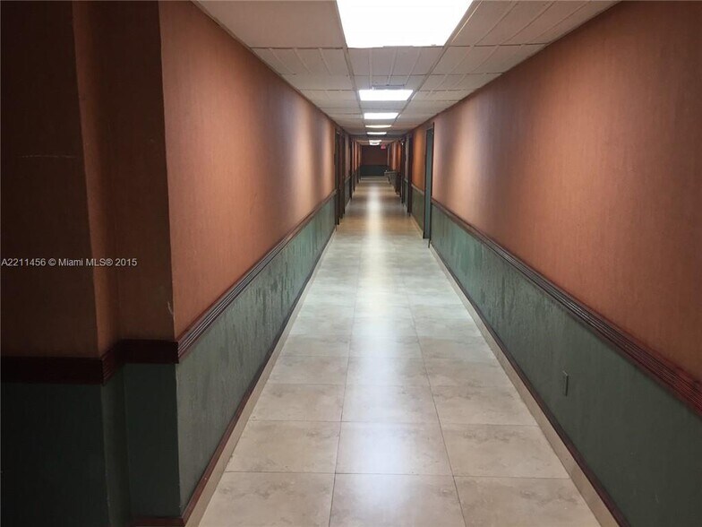 99 NW 183rd St, North Miami Beach, FL à louer - Photo intérieure – Image 3 sur 10