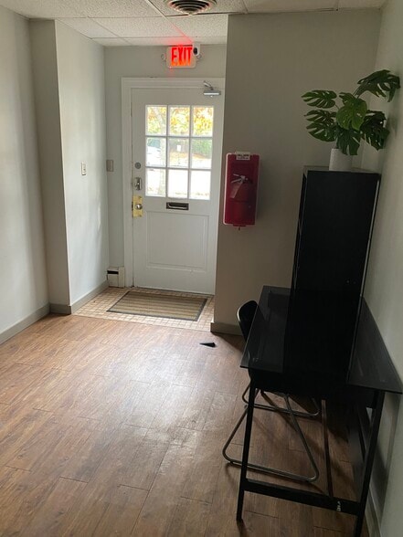 2337 Victory Pky, Cincinnati, OH à louer - Hall d’entrée – Image 2 sur 5