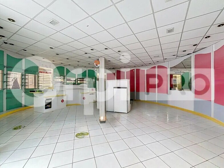 Local commercial dans Monchy-Saint-Éloi à louer - Photo intérieure – Image 1 sur 5