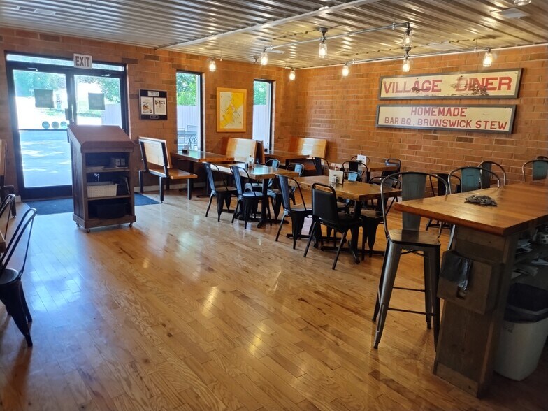 600 W King St, Hillsborough, NC à louer - Photo intérieure – Image 3 sur 16