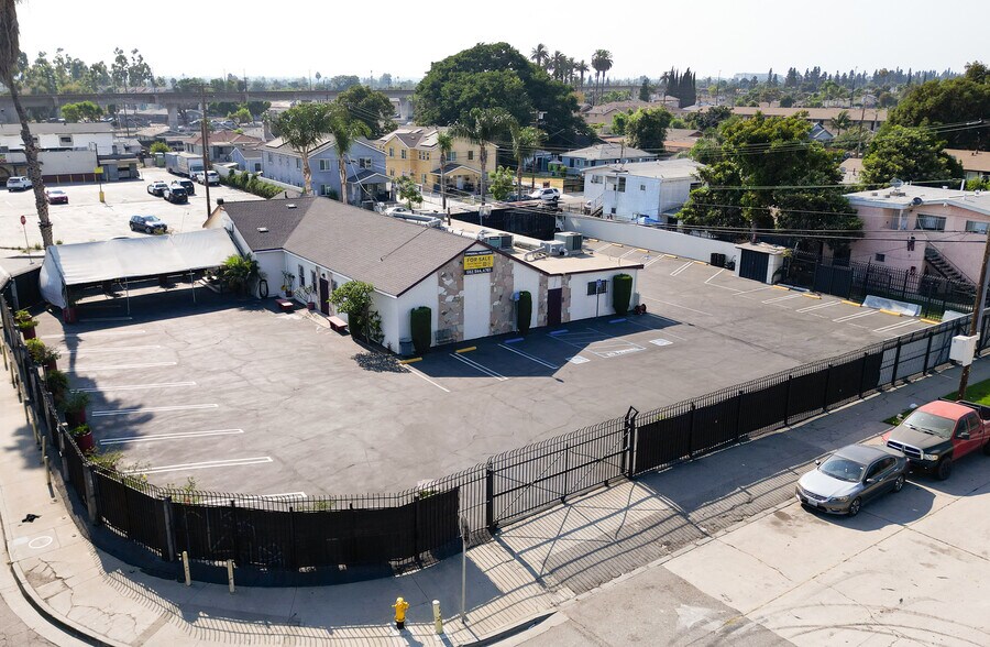 147 E Rosecrans Ave, Compton, CA à vendre - Photo principale – Image 1 sur 29
