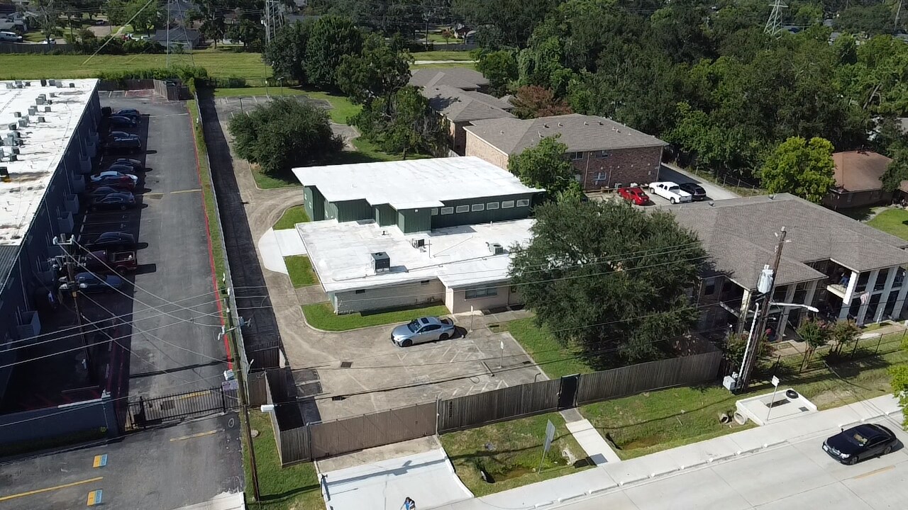 4202 Sherwood Ln, Houston, TX à louer Aérien– Image 1 sur 9
