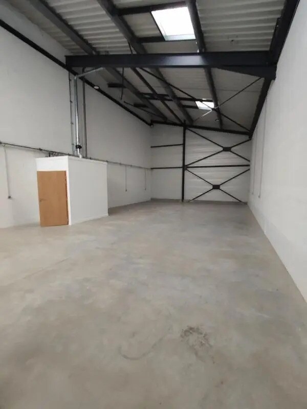 Plus de détails pour Local d'activités à louer