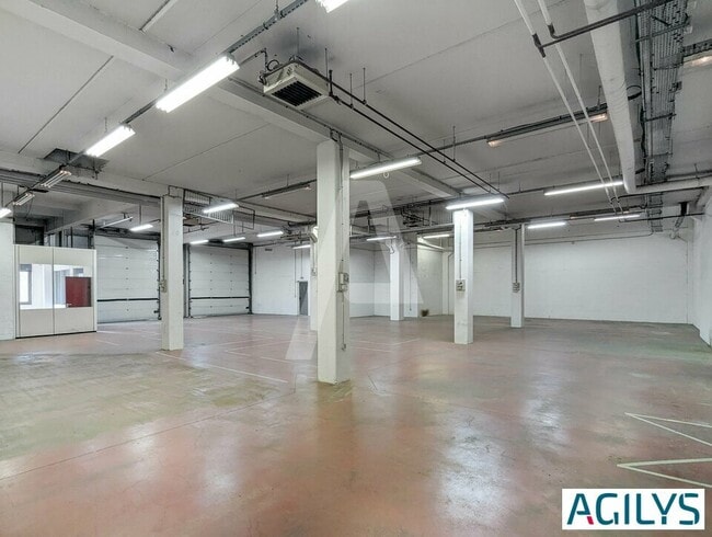 Plus de détails pour 8 Rue Des Cévennes, Lisses - Industriel/Logistique à louer