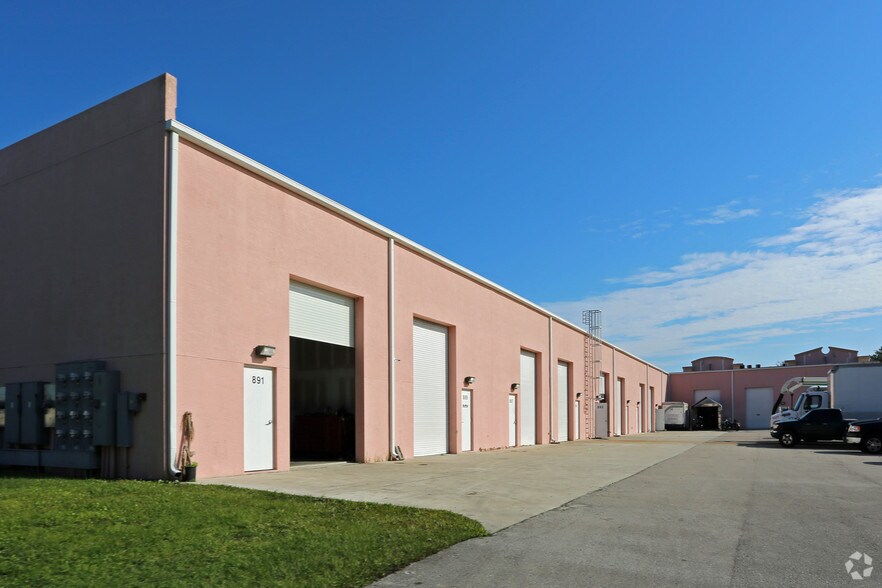 801-893 Kings Hwy, Fort Pierce, FL à louer - Photo de l’immeuble – Image 3 sur 40