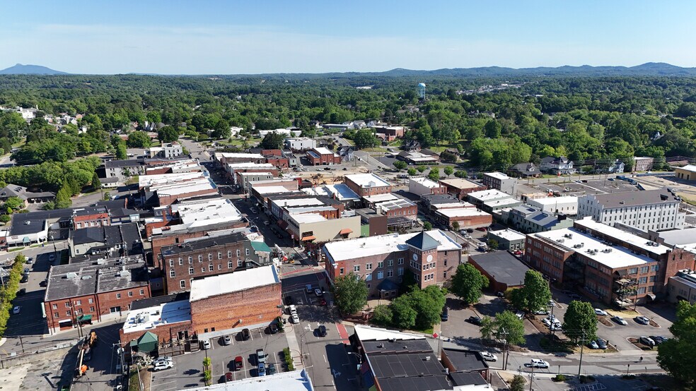 308 N Main St, Mount Airy, NC à vendre - Photo de l’immeuble – Image 2 sur 78