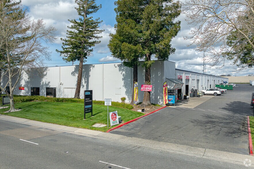 1045 W National Dr, Sacramento, CA à louer - Photo de l’immeuble – Image 2 sur 12