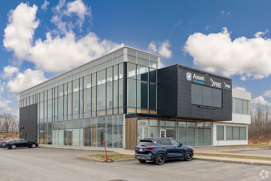 4820 Rue De La Pascaline, Lévis, QC à louer - Photo principale – Image 1 sur 5