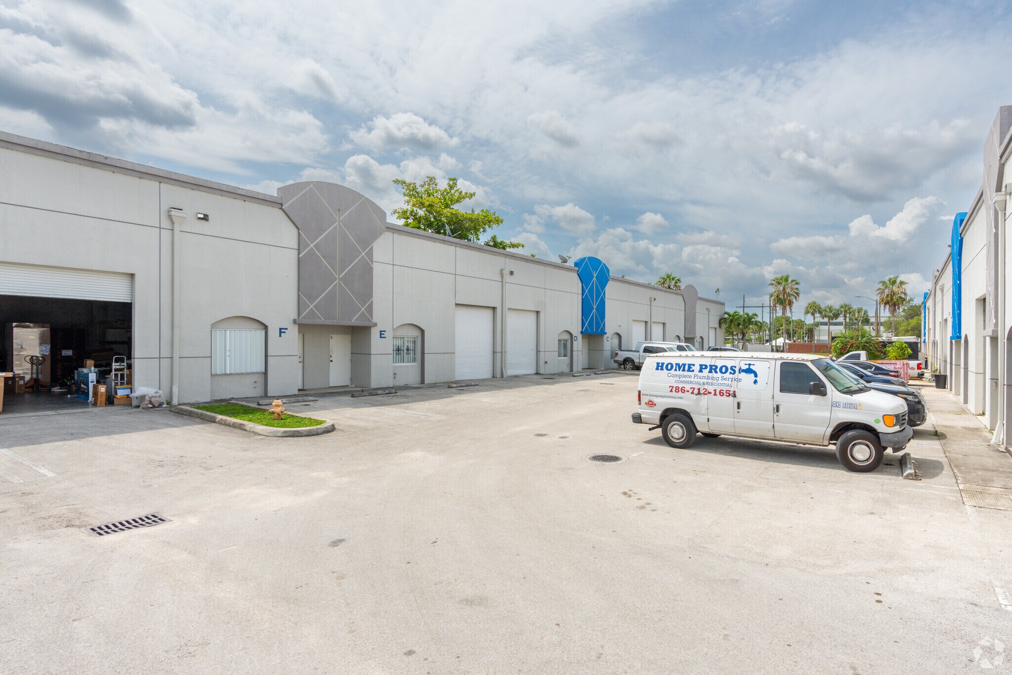 5111 NW 159th St, Miami Lakes, FL à louer Photo de l’immeuble– Image 1 sur 6
